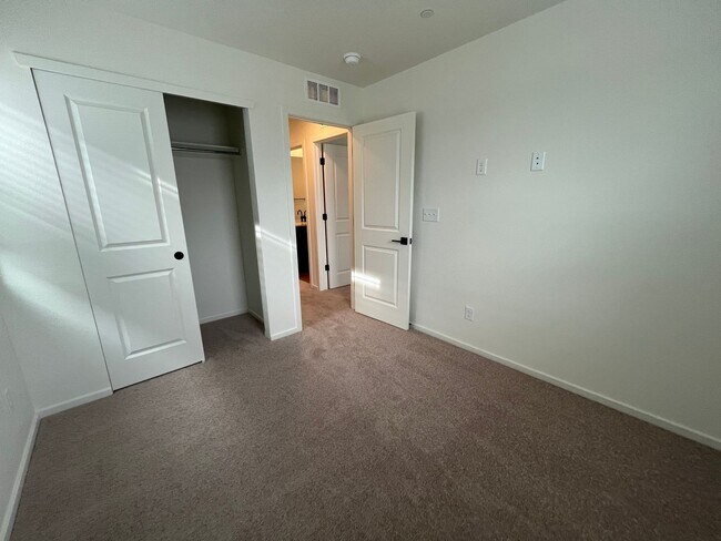 Building Photo - Fantastic New Home in Mosaic