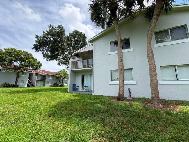 Building Photo - 1141 Lake Victoria Dr