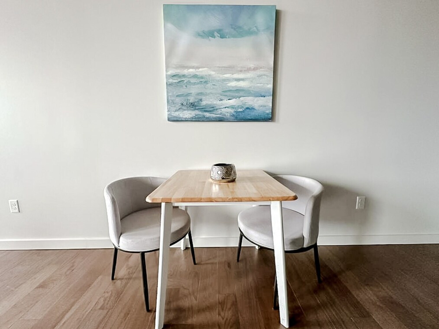 Building Photo - 403 W 4th St N