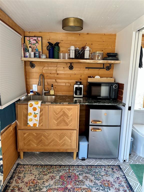 Building Photo - 2507 East Side Dr