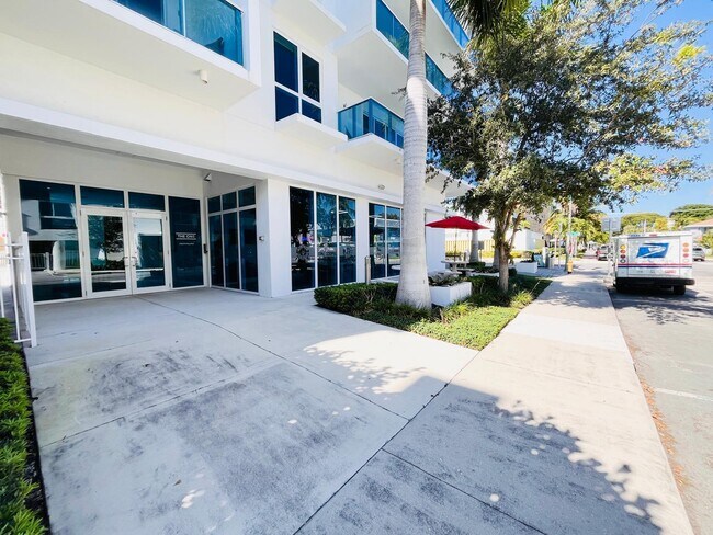 Building Photo - 1 S Palmway