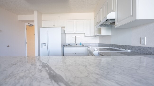 Building Photo - 1 Bdrm / 1 Bath condo with (2) AC (801 SOU...