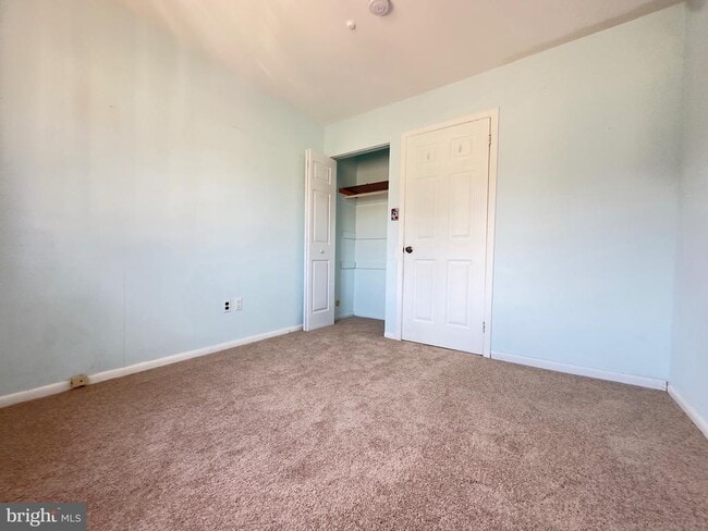 Building Photo - 1017 Oaklyn Ct