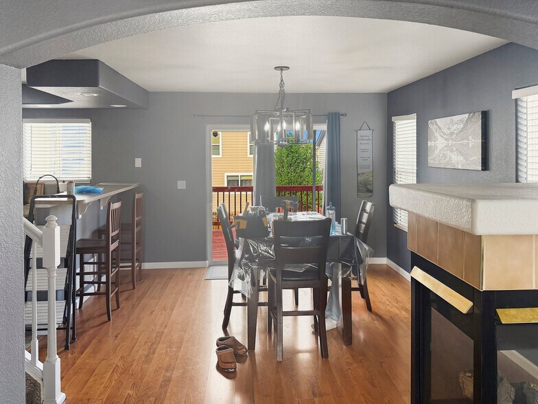Building Photo - 2060 Pinyon Jay Dr