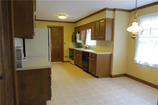 Building Photo - 3165 Henderson Walk