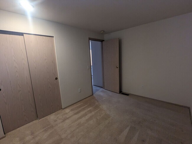 Building Photo - 3-Bedroom Silverdale Ridgetop near Island Lake.