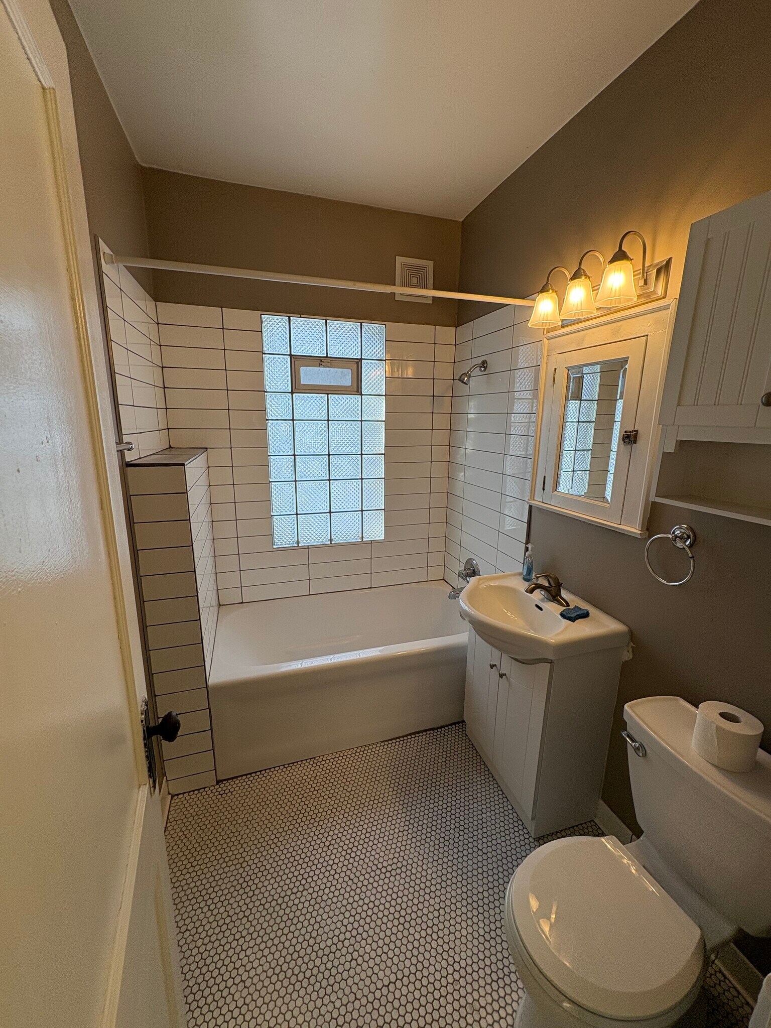 Modernized ceramic bathroom with cast iron soaking tub - 509 W 22nd St