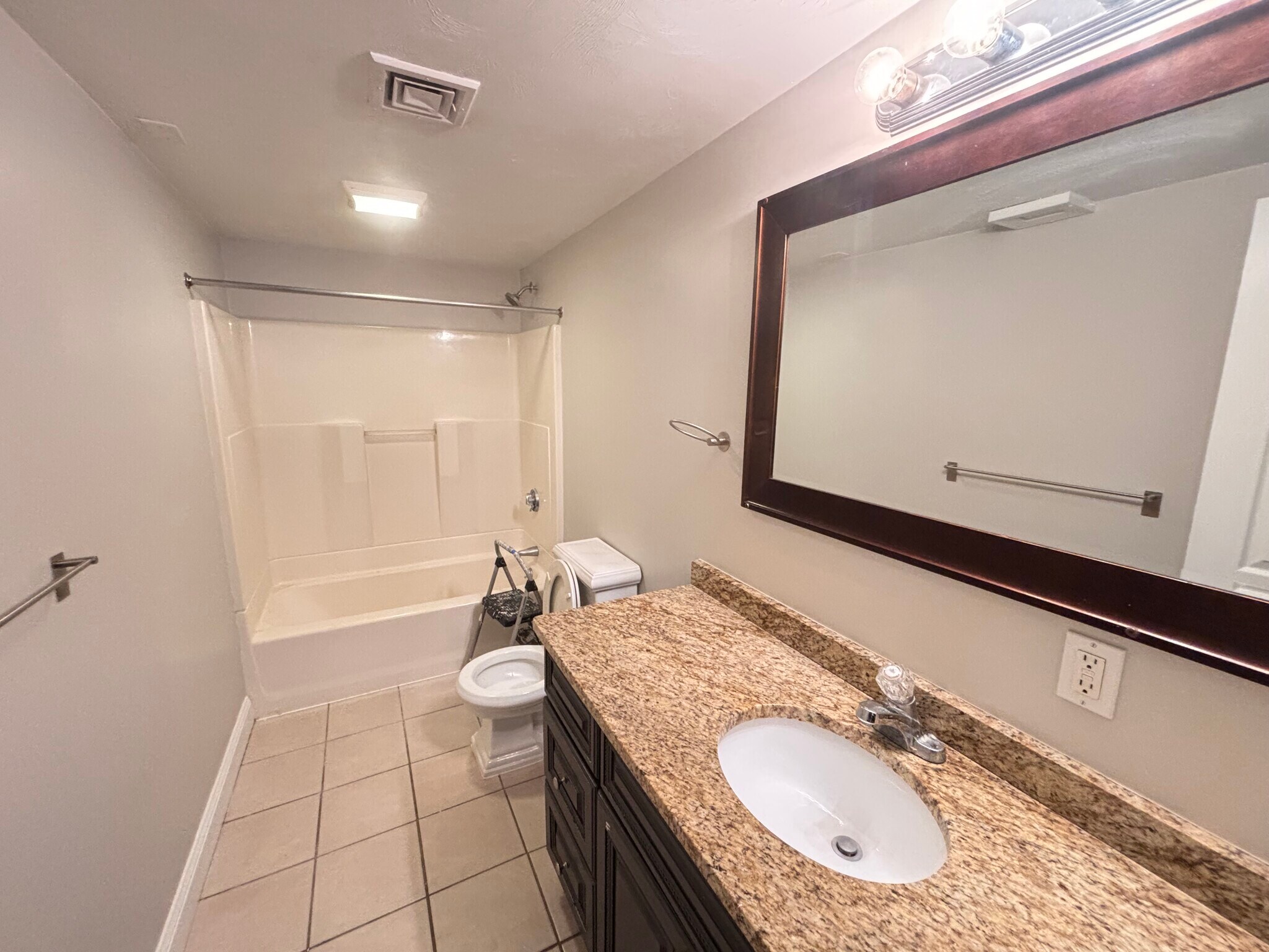 Building Photo - 10 Strathmore Rd