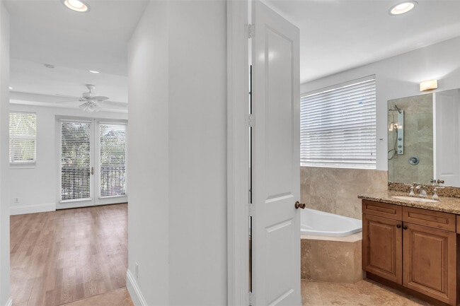 Building Photo - 416 SW 11th St