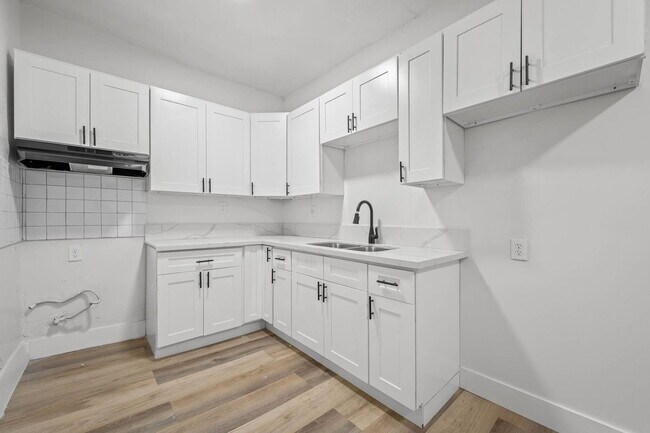 Building Photo - 751 Normandie Ave