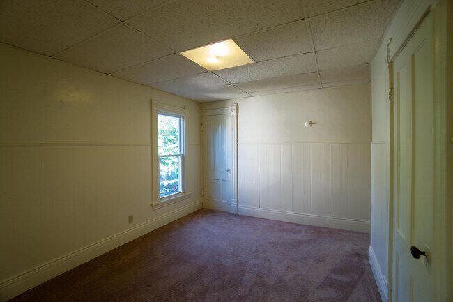 Building Photo - 129 Dell St