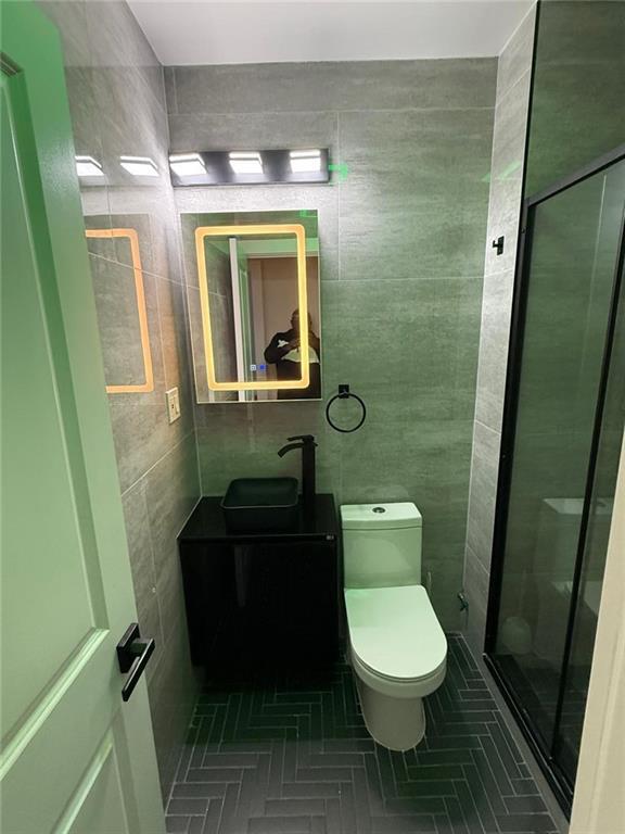 Building Photo - 19-49-49 80th St