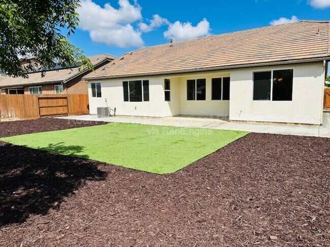Building Photo - 7605 E Giavanna Ave