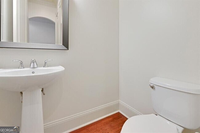 Building Photo - 807 Creekgarden Court