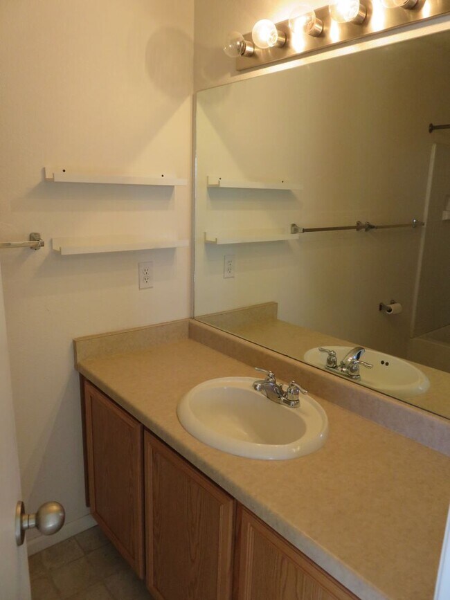 Building Photo - TWO BEDROOM TOWNHOME
