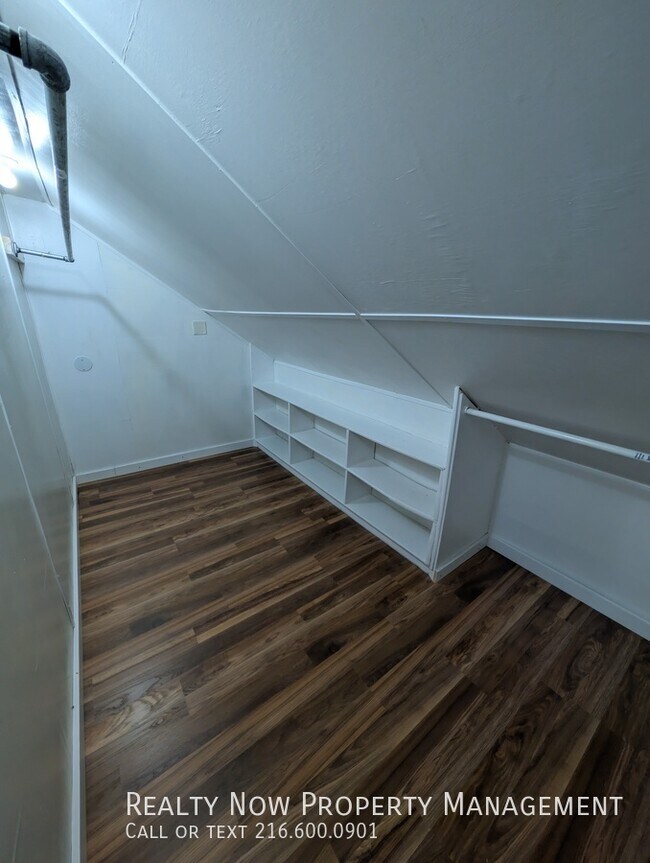 Building Photo - 15709 Northwood Ave