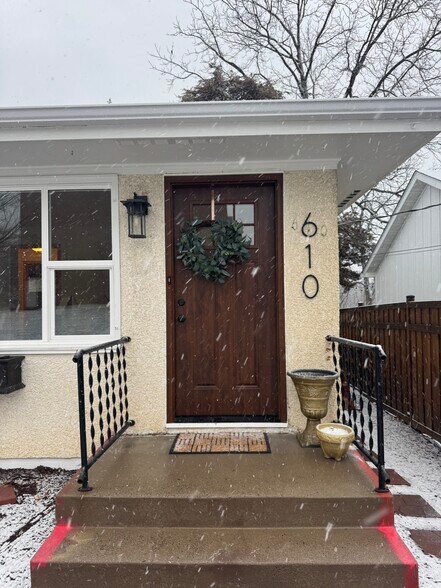 Building Photo - 610 Linden St W