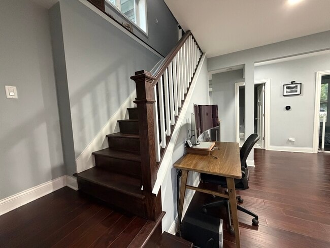 Building Photo - 473 E Elm St