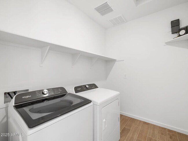 Building Photo - 4210 W Yolanda Ln