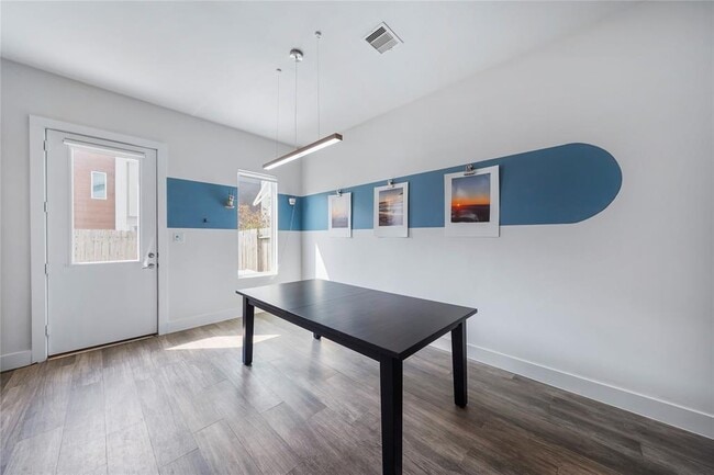 Building Photo - 5509 Paraiso Pl