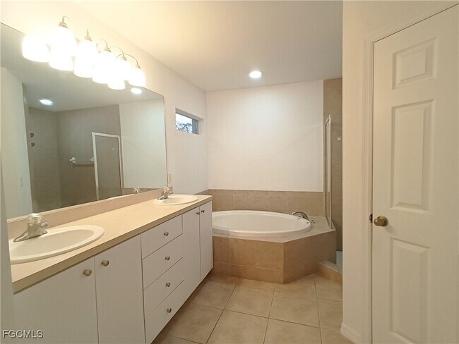 Building Photo - 1316 NE 20th Ave