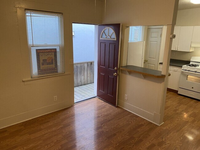 Building Photo - Cozy 1 Bedroom, 1 Bath Apartment