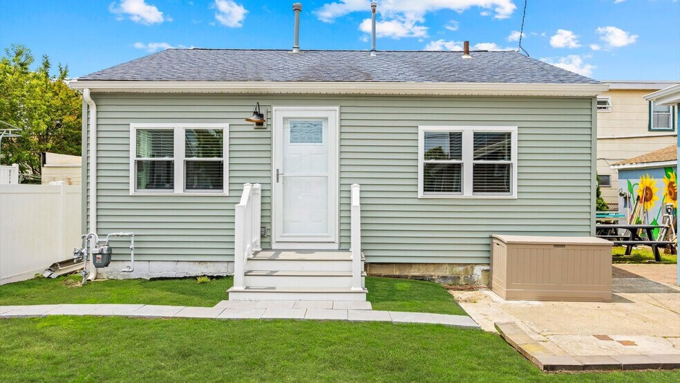 Building Photo - 124 W Heather Rd