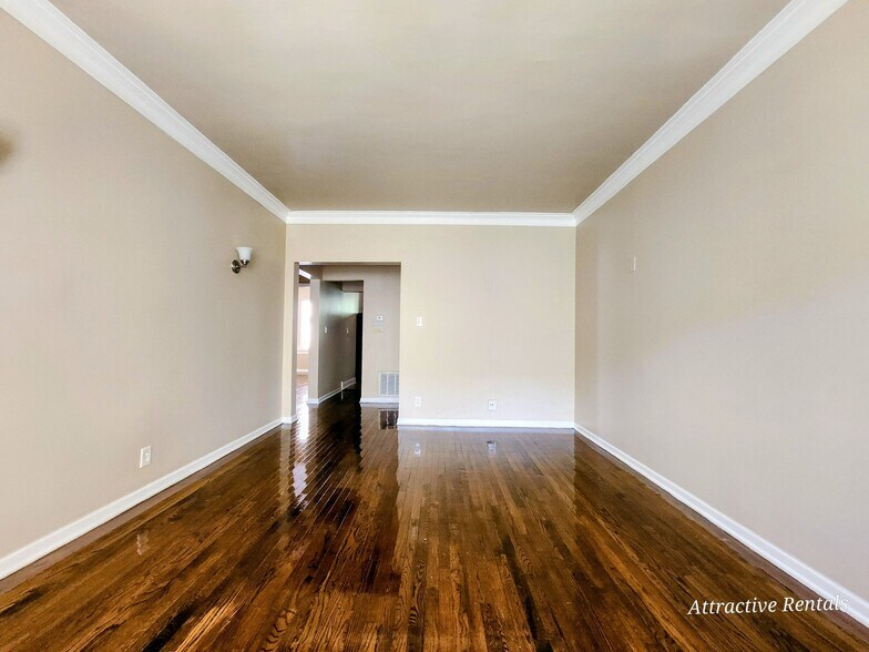 Building Photo - 2648 E 78th St