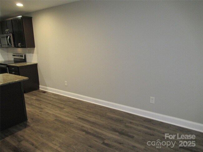 Building Photo - 604 Victory Grove Church Rd