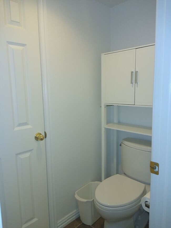 Building Photo - HUGE 3 Bedroom 3 Bath Home in Gated Community