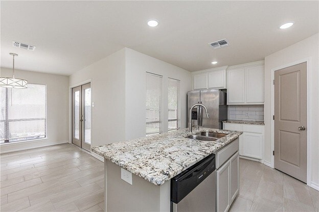 Building Photo - 2325 Roseland Dr