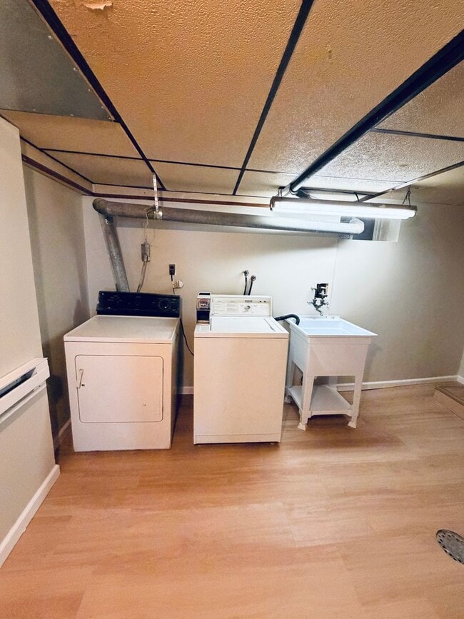 Building Photo - 21 Kosciusko Way