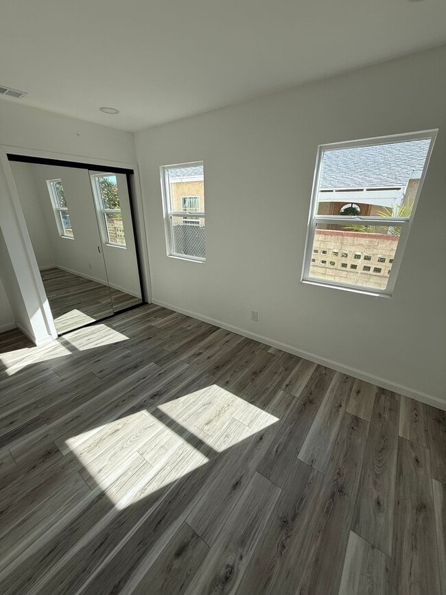 Building Photo - Omelveny Properties