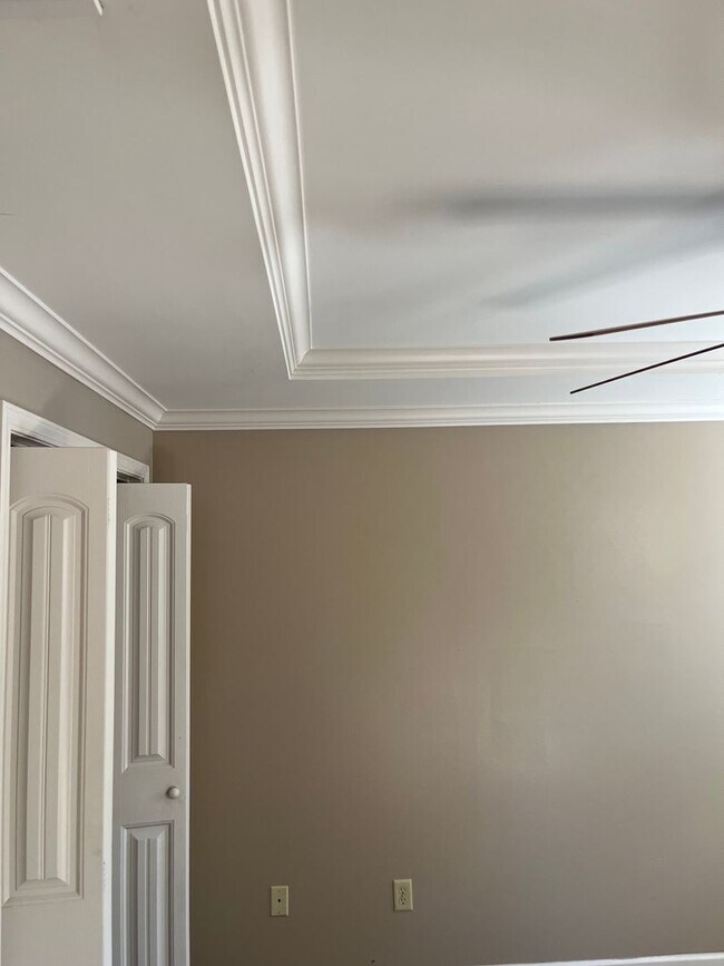 Building Photo - Country Living at it's best