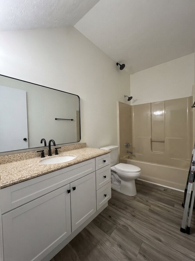 Building Photo - 346 Valley View Dr