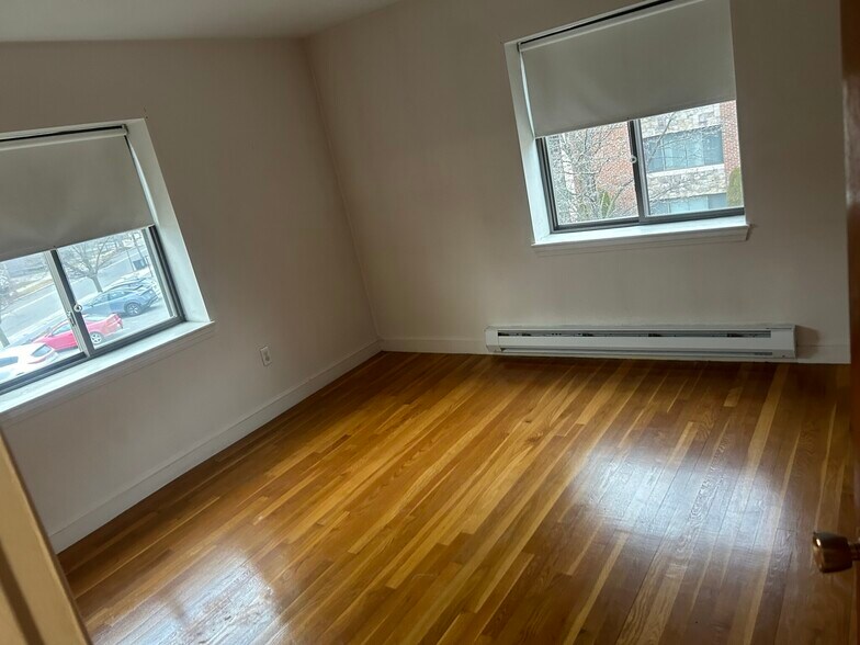 Building Photo - 189 W Wyoming Ave