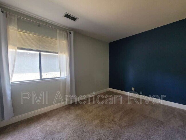 Building Photo - 284 River Run Cir