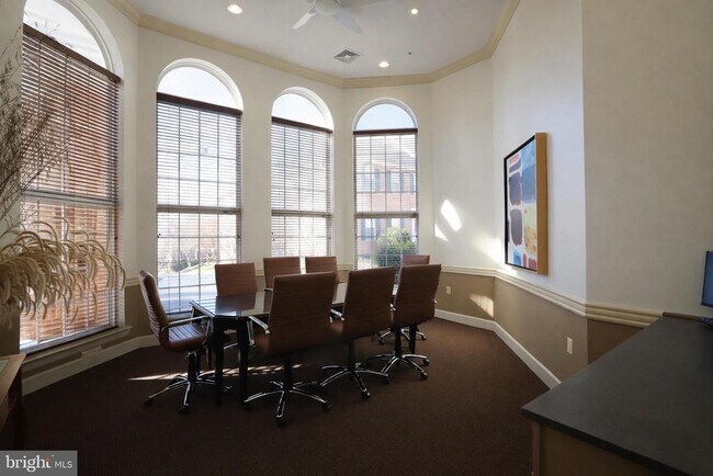 Building Photo - 400 Symphony Cir