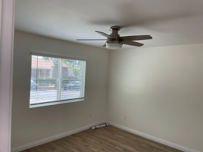 Building Photo - 1385 N Marengo Ave