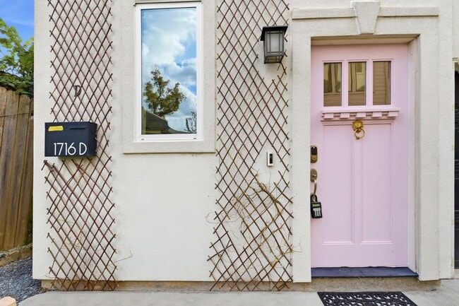 Building Photo - Rooftop Deck with Downtown Views in Sawyer Heights