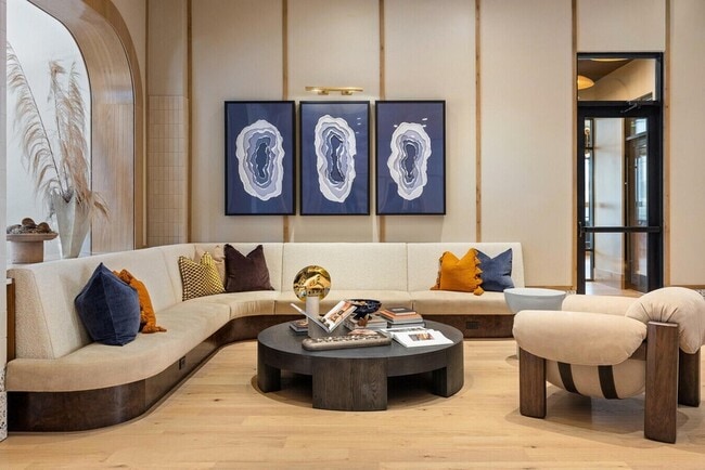 Building Photo - 1000 Marlowe Vis Pl