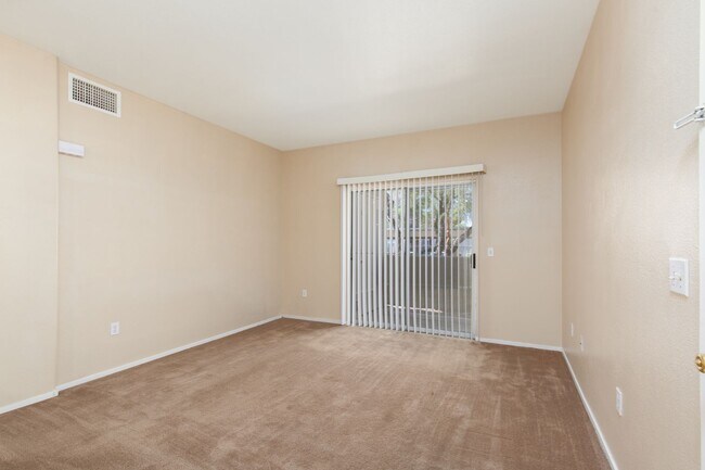 Building Photo - Adorable 1 Bedroom Condo on the First Floor
