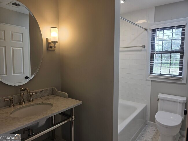 Building Photo - 103 W 15th St