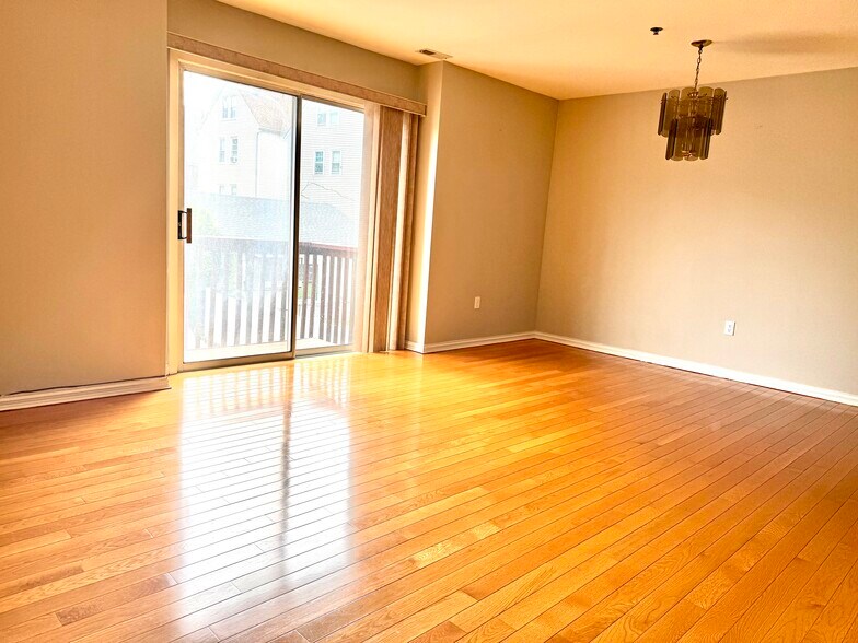 Building Photo - 140 Highland Ave