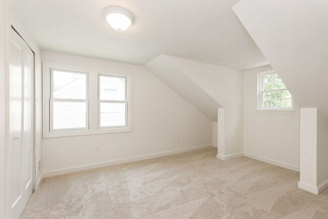 Building Photo - Four bedrooms/2.5 Baths Newly Remodeled Bay Village Home!