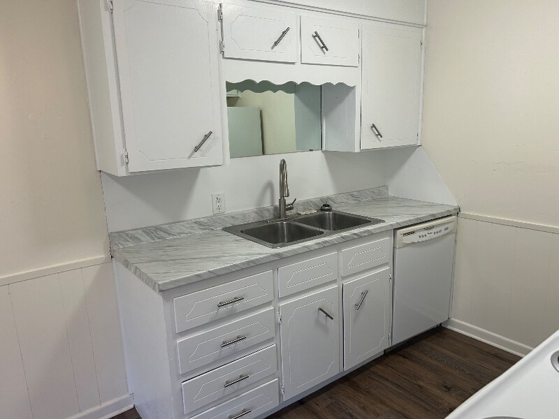 Building Photo - 1702 Kirk Ave