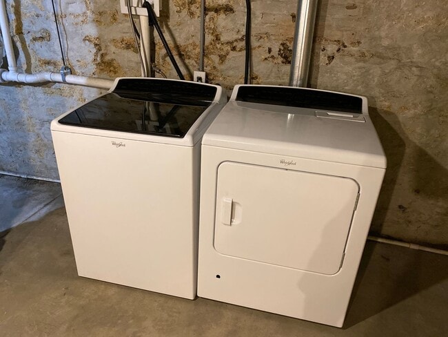 Building Photo - Kerr St 694-696 GW2