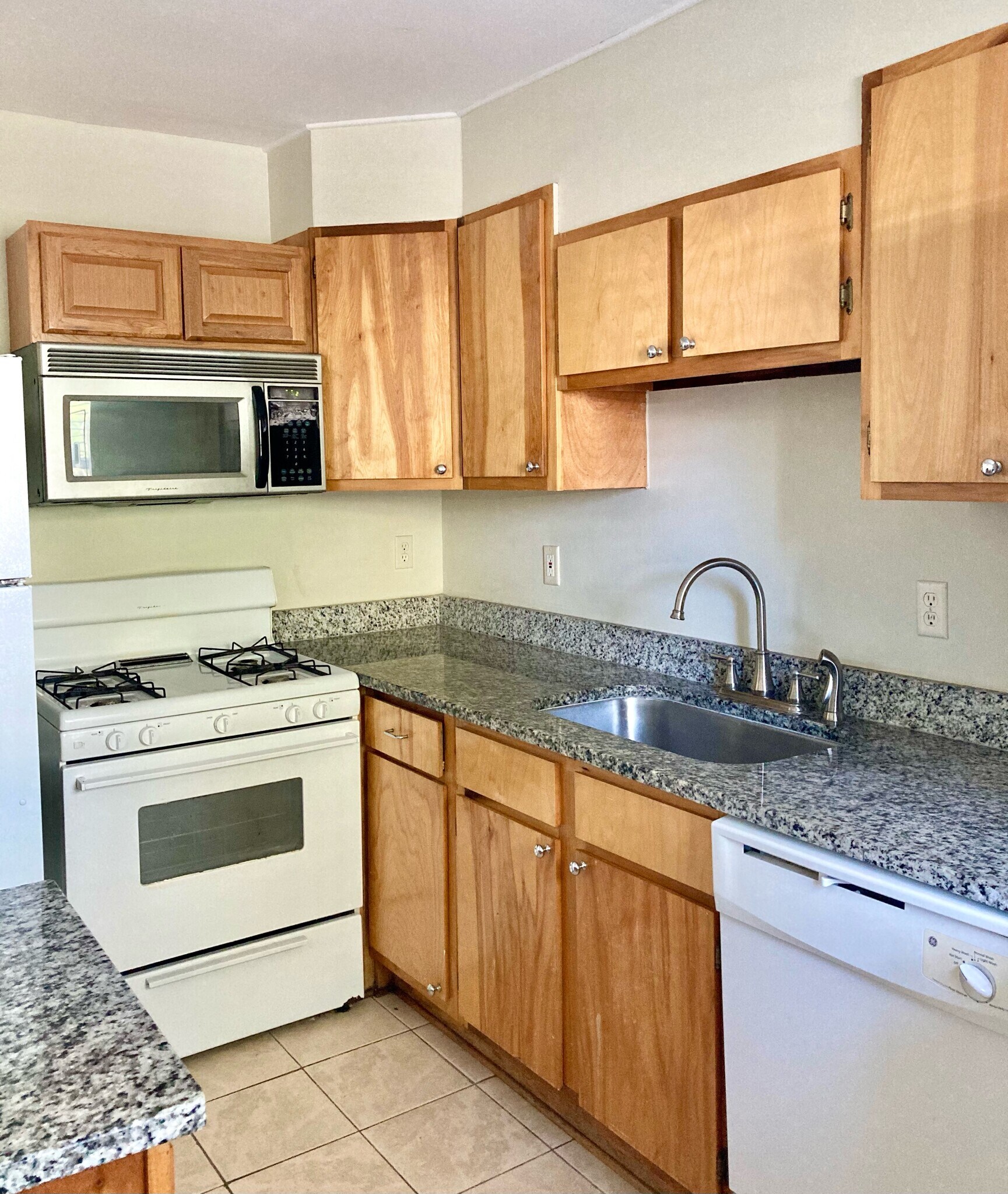 Building Photo - 16 Reid St