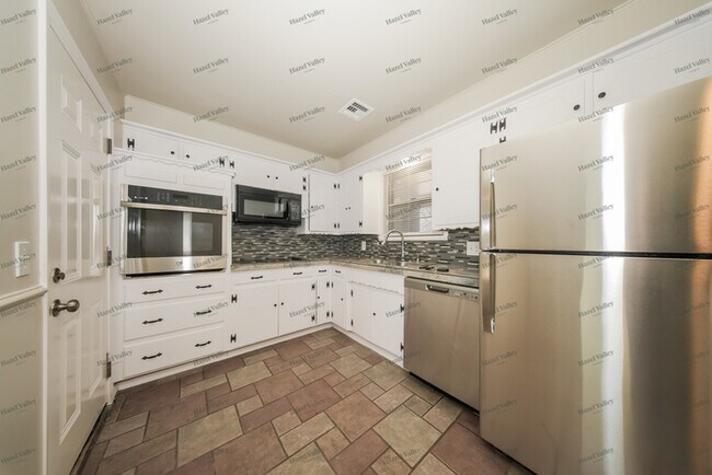 Building Photo - 5921 N College St