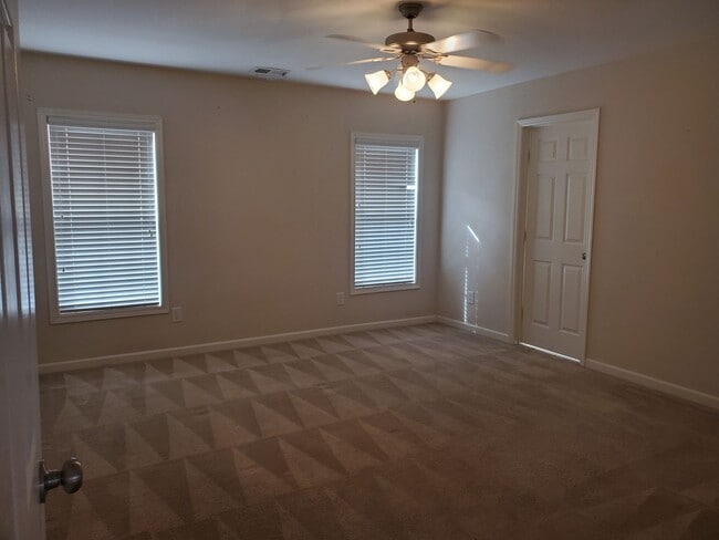 Building Photo - BEAUTIFUL 3 BEDROOM HOME!